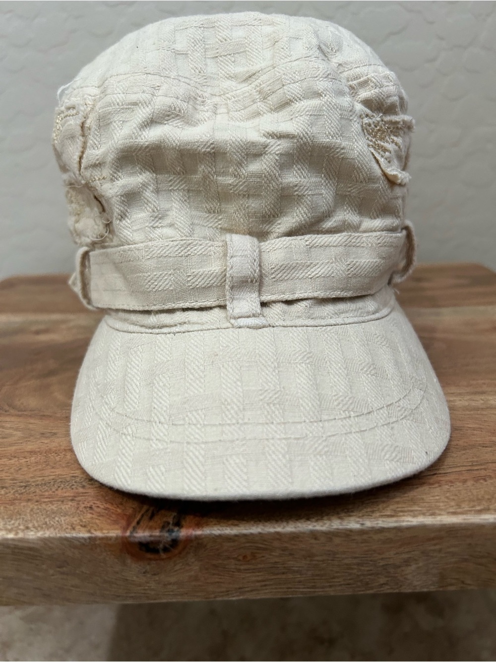 Payless Women’s Cream Cotton Cap with Subtle Texture LIKE NEW